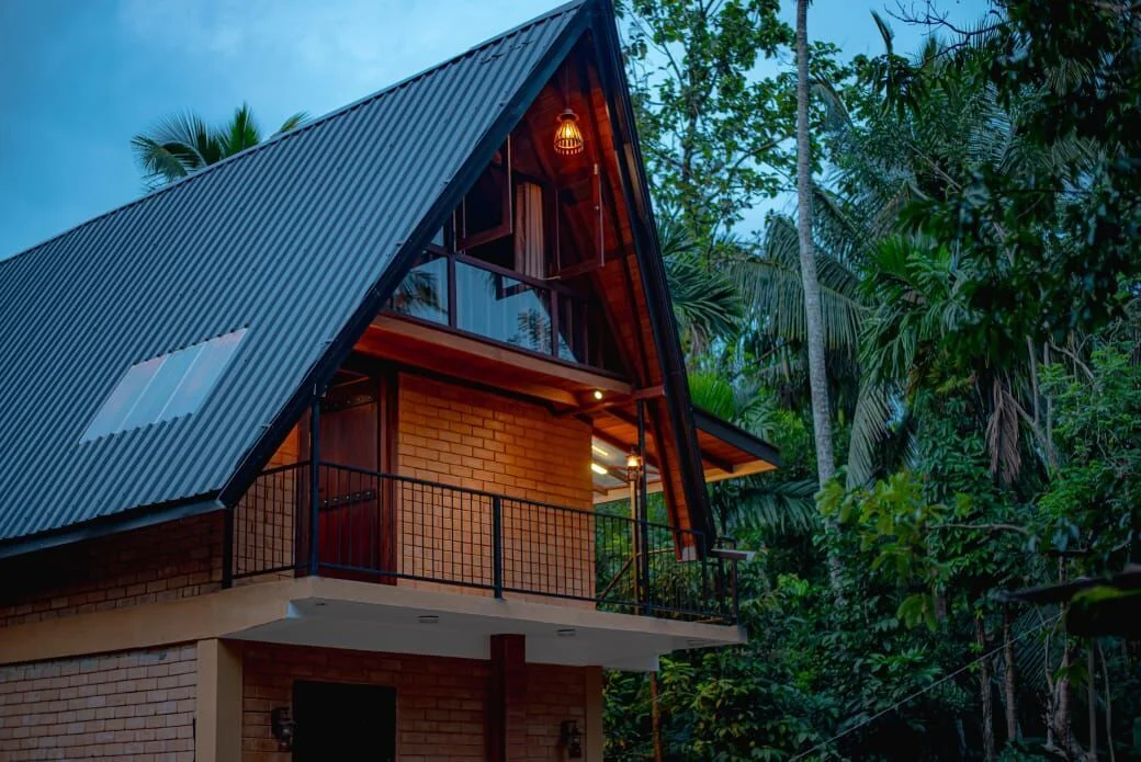 The Royal Cabin - Premium Luxury Suite at Rainforest Royal Heritage Cabin Sinharaja